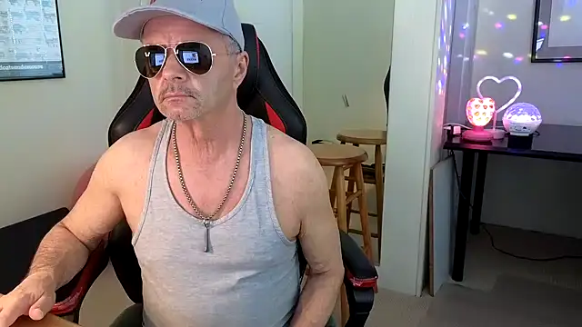 hotdadbod online show from January 8, 9:23 pm