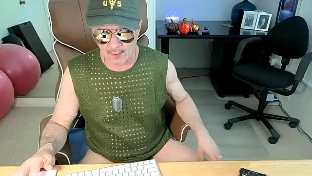 hotdadbod online show from November 1, 8:46 pm