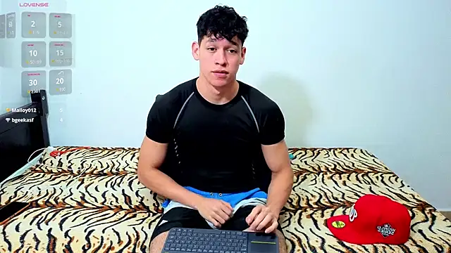 Luke Muscle online show from June 18, 11:54 pm