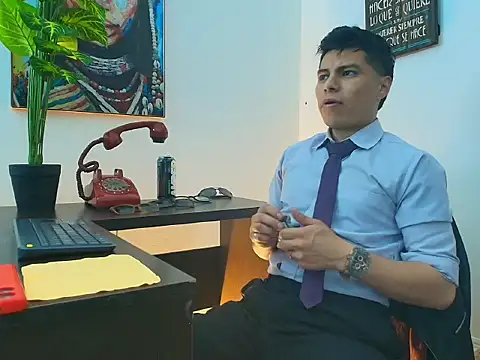 AquilesTaylor online show from July 4, 2:42 pm