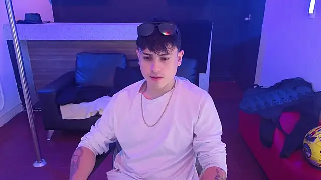 angel still  online show from July 10, 4:05 am