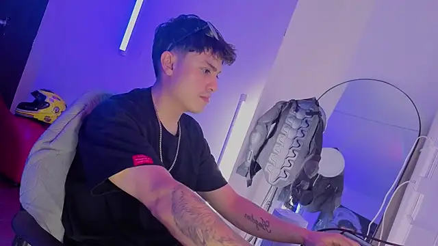 angel still  online show from July 11, 4:14 am