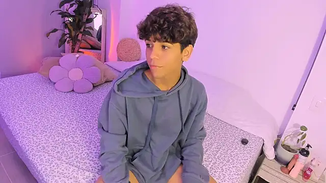 Samy Twink online show from June 17, 4:25 am