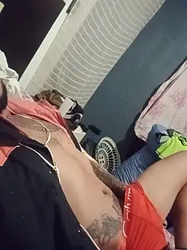 Juanluigui04 online show from August 3, 5:39 am