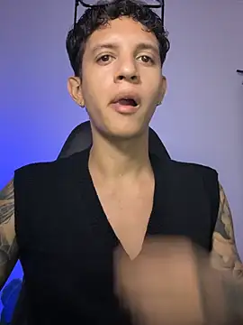 tylerrnova online show from June 25, 4:26 am