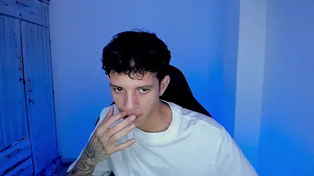 tylerrnova online show from July 26, 3:47 am