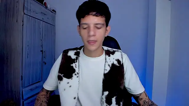 tylerrnova online show from July 31, 3:39 am