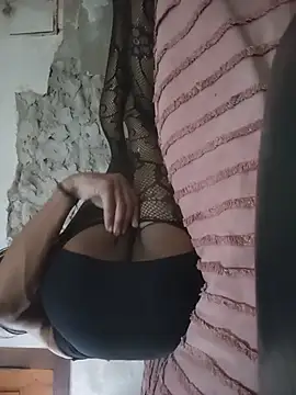 lucydarkb online show from August 6, 7:25 am