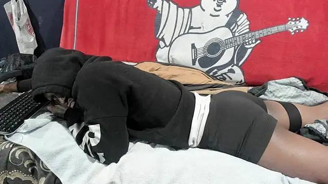 iBreakHeartz online show from December 26, 2:48 pm