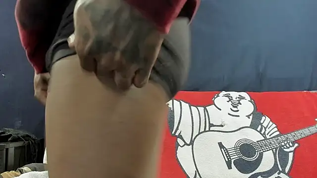 iBreakHeartz online show from December 29, 1:45 am