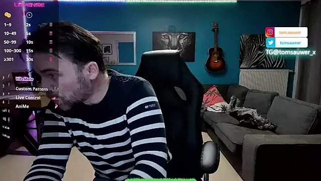 Snapshot of tom_sauwer chatting on December 9, 9:33 pm tom sauwer online show from December 9, 9:33 pm