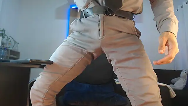 Andrew 4  online show from November 8, 4:26 am