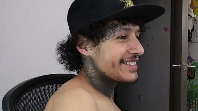 trieone online show from March 2, 12:32 am