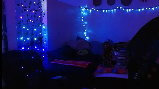 Snapshot of mycock2474u chatting on March 2, 9:32 am mycock2474u online show from March 2, 9:32 am