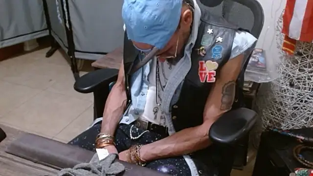 Snapshot of mycock2474u chatting on January 27, 4:30 am mycock2474u online show from January 27, 4:30 am