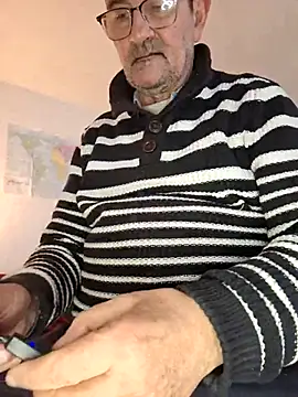 Snapshot of silvio-aus-luzern-CH chatting on February 18, 1:33 pm silvio-aus-luzern-CH online show from February 18, 1:33 pm