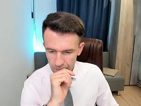 SteveTiger online show from October 3, 8:30 am