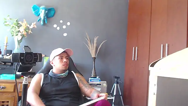 geirge teacherxx online show from January 18, 5:37 pm