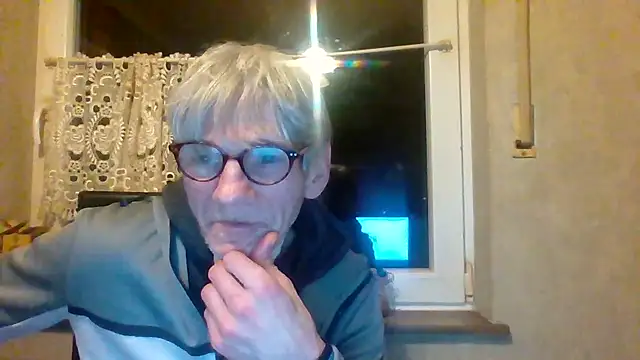 Snapshot of InMeinenMund chatting on December 6, 4:38 pm InMeinenMund online show from December 6, 4:38 pm
