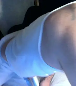 IxanSantiago95 online show from December 19, 7:51 am