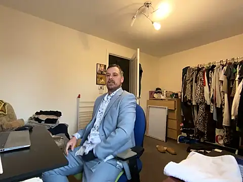 Snapshot of Kramer023 chatting on February 7, 11:56 am Kramer023 online show from February 7, 11:56 am