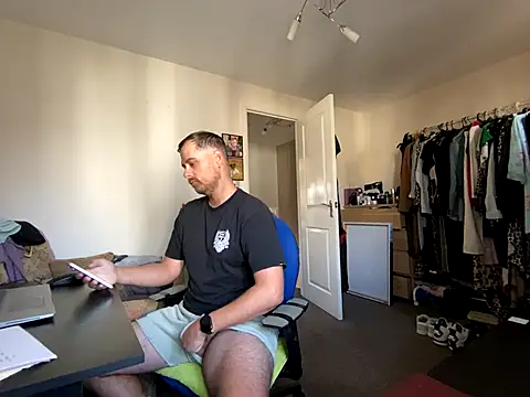 Snapshot of Kramer023 chatting on September 24, 9:19 am Kramer023 online show from September 24, 9:19 am