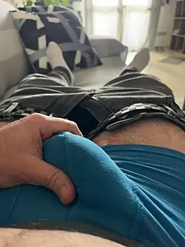 Snapshot of _Inchiodo_ chatting on February 3, 1:40 pm  Inchiodo  online show from February 3, 1:40 pm