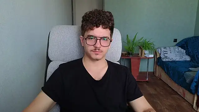 Remy Miles online show from October 28, 7:22 am