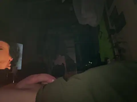 Chris-LE91 online show from April 10, 1:01 am