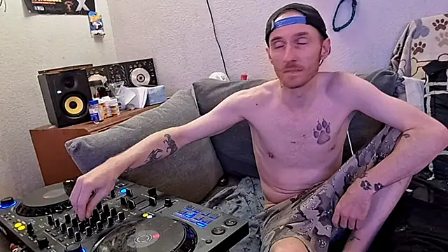 pyrowuff online show from March 14, 2:29 am