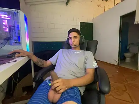 Max TheHorseDick online show from March 18, 4:15 am