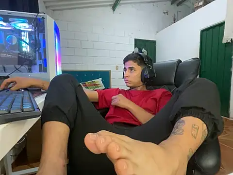 Max TheHorseDick online show from April 6, 4:46 am