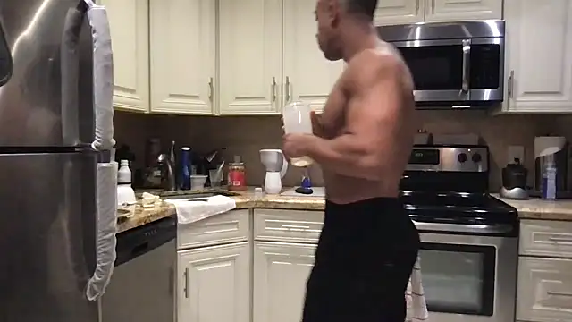 BigGuyMuscle online show from May 13, 10:29 pm