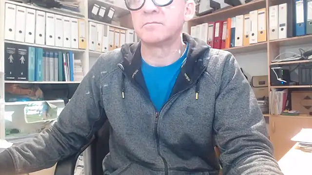 CMNM Nbg online show from December 18, 11:06 am