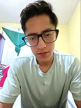 Snapshot of KevinCrz chatting on October 16, 11:57 pm KevinCrz online show from October 16, 11:57 pm