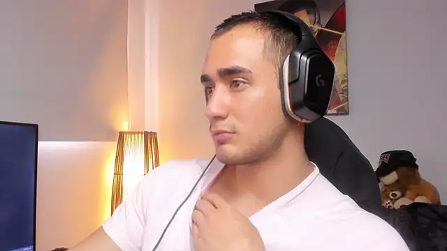 Snapshot of AlexRivera6 chatting on January 4, 9:41 pm AlexRivera6 online show from January 4, 9:41 pm