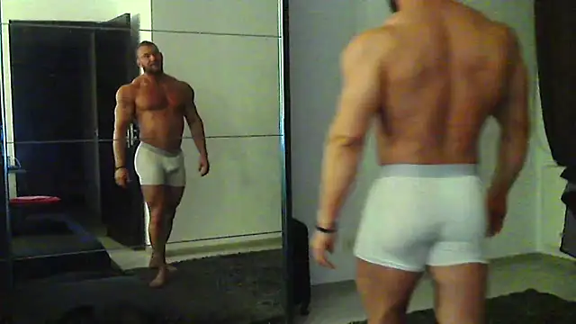 muscularkevin online show from May 22, 3:44 am