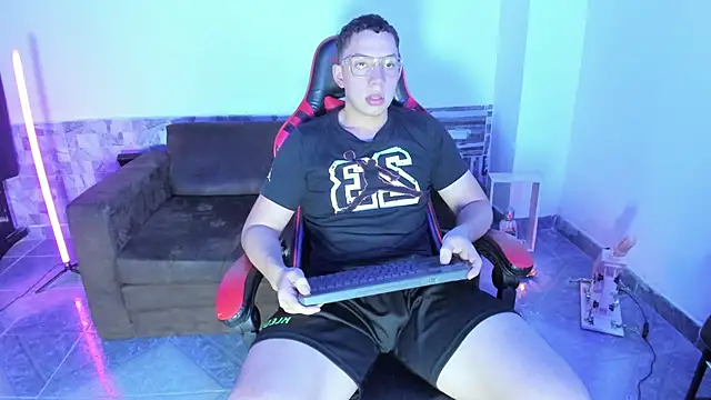 davinalhot online show from April 7, 8:14 am