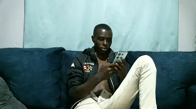 reezly online show from February 4, 10:45 pm