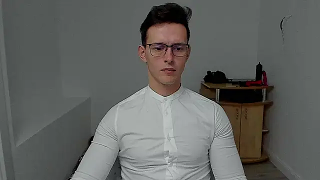 sexxymuscles4u online show from December 12, 6:36 am