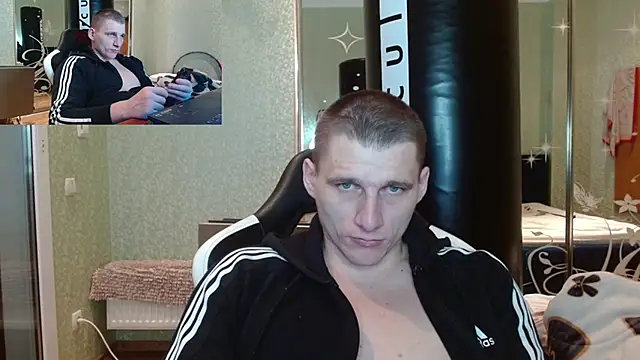 Snapshot of PoliglotJoe chatting on February 8, 11:46 pm PoliglotJoe online show from February 8, 11:46 pm