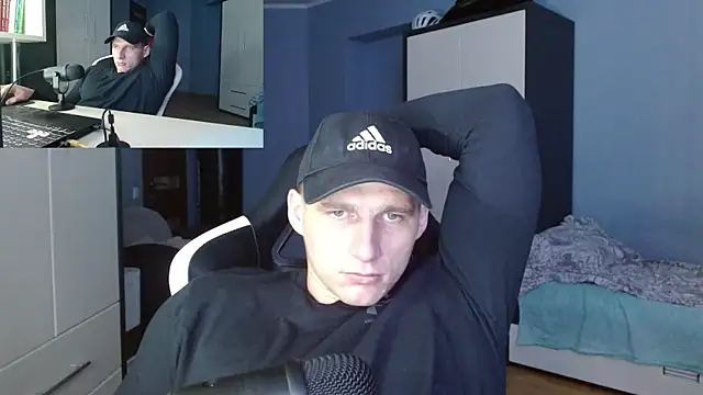 Snapshot of PoliglotJoe chatting on September 23, 4:45 am PoliglotJoe online show from September 23, 4:45 am