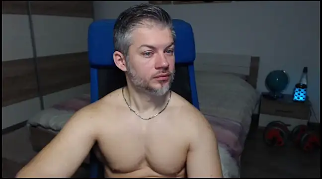 Snapshot of RobbyShawz chatting on December 10, 6:01 am RobbyShawz online show from December 10, 6:01 am