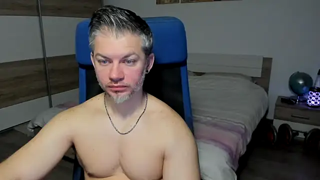 Snapshot of RobbyShawz chatting on February 8, 5:51 am RobbyShawz online show from February 8, 5:51 am