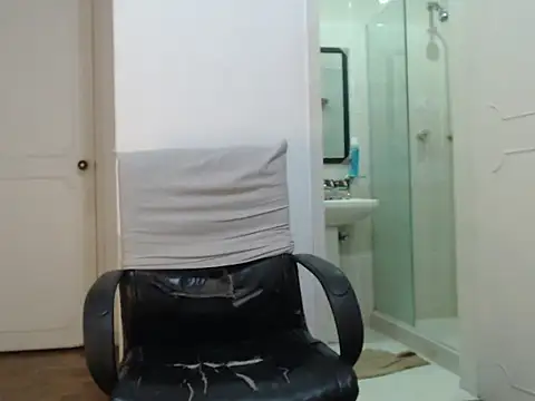 Snapshot of peterannaud chatting on February 4, 11:16 pm peterannaud online show from February 4, 11:16 pm