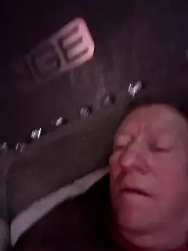 tomtom111111 online show from November 7, 2:53 pm