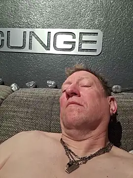 tomtom111111 online show from December 16, 9:00 pm