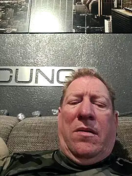 tomtom111111 online show from December 2, 2:42 pm