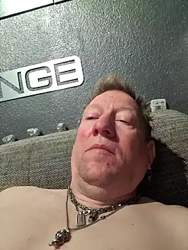 tomtom111111 online show from April 20, 9:06 pm