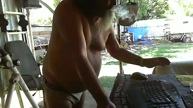 Snapshot of herbie010666 chatting on January 17, 5:11 am herbie010666 online show from January 17, 5:11 am